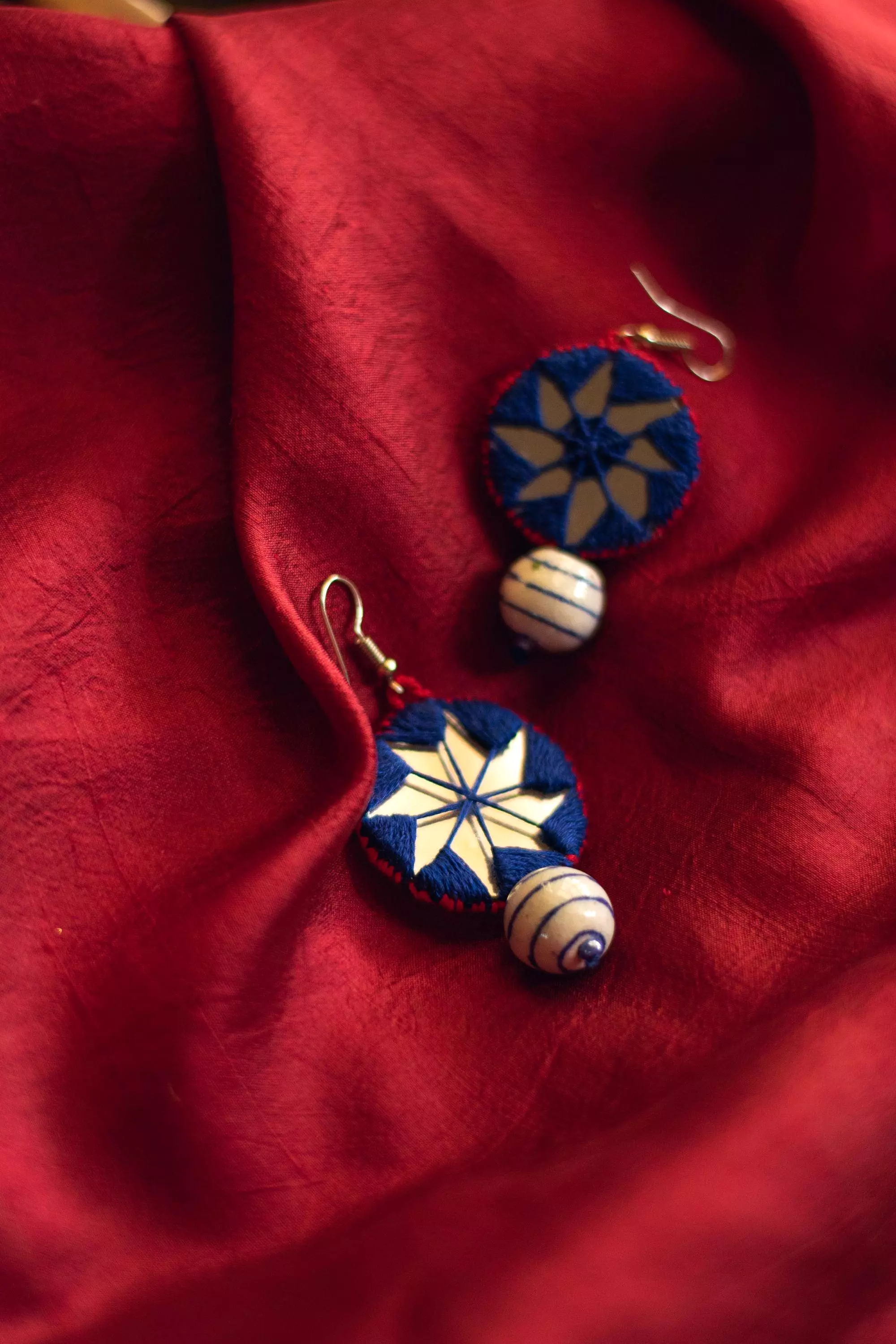 Kaisori Dual circle thread pottery earrings - Pink and Blue